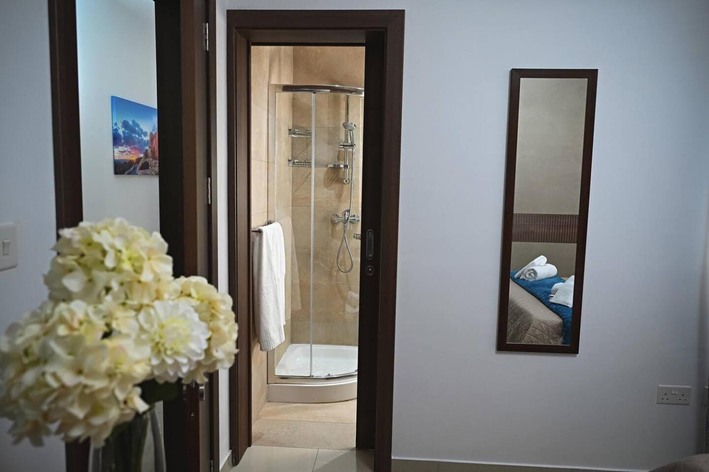 Fl 2 Ta'Lonza Luxury With Hot Tub By Homely Mellieħa Exterior foto