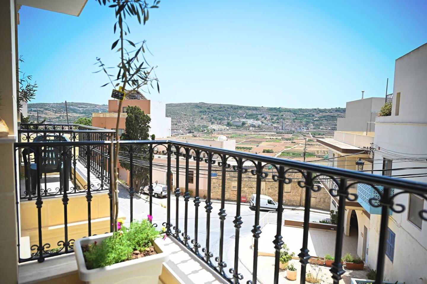 Fl 2 Ta'Lonza Luxury With Hot Tub By Homely Mellieħa Exterior foto